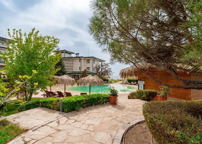 за гости затворен комплекс емералд Ravda