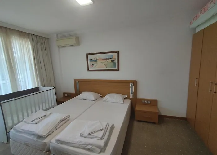 за гости затворен комплекс емералд Apartamento Ravda